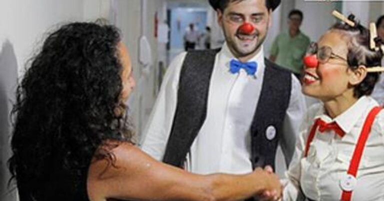 Curitiba Notícias – Palhaços voluntários visitam hospital e resgatam memória afetiva de pacientes