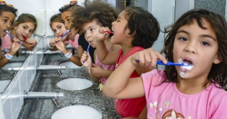 Dia Nacional da Escovação reúne 2 mil crianças em Curitiba com diversão e aprendizado